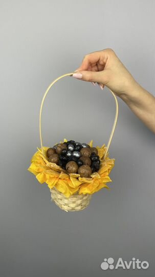 Букет из орехов