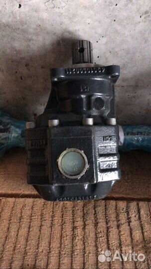 Насос шестеренчатый NPH-61 ISO левый omfb