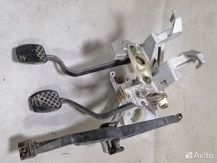 Блок педалей Audi 80 1990 893721115 B3