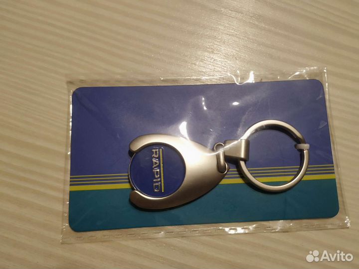 Металлический брелок с логотипом Skoda Rapid