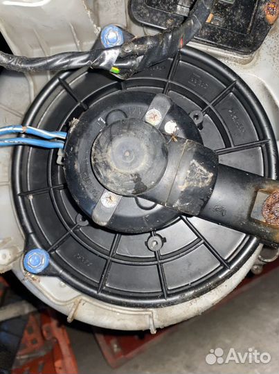 Моторчик печки mazda 323 Cba купе Z5