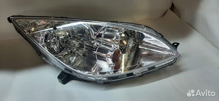 Продам фары для mitsubishi colt