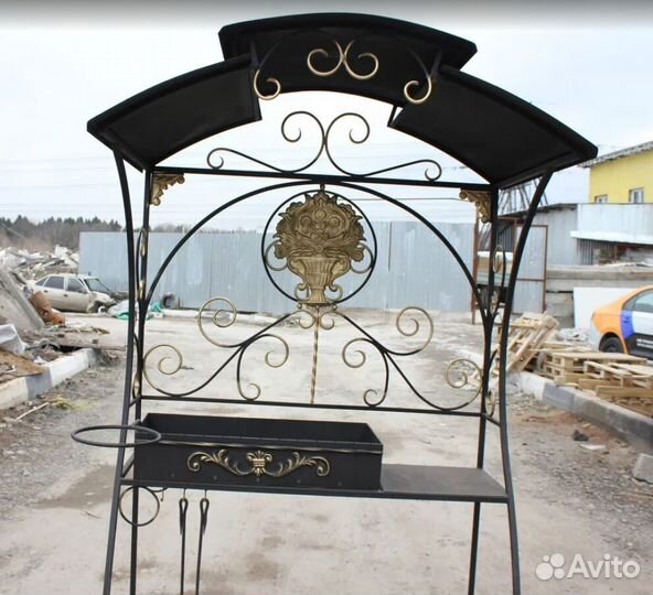 Мангал кованый с крышей