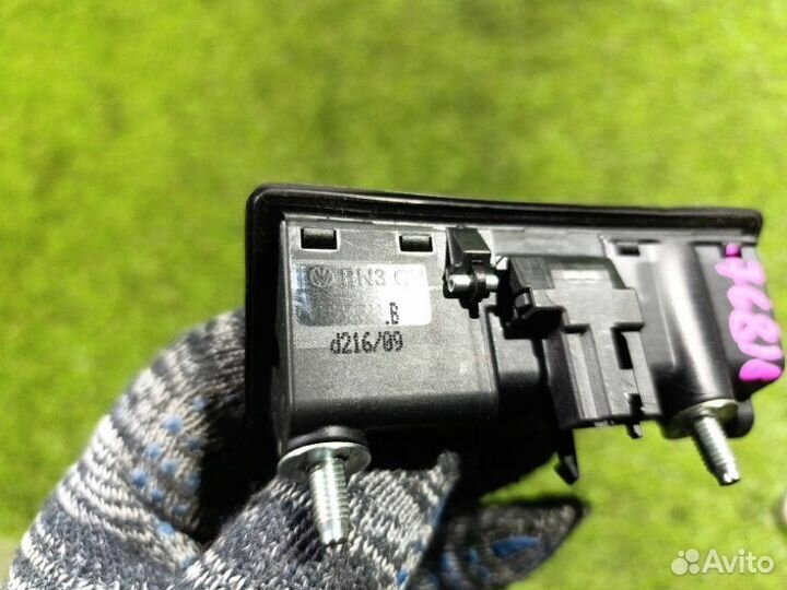 Кнопка открывания багажника задняя Audi A4 8K2