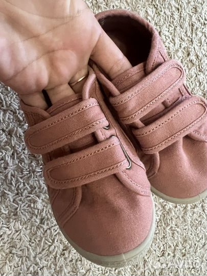 Кроссовки для девочки новые