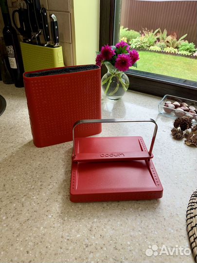 Подсавка для ножей и салфетница Bodum