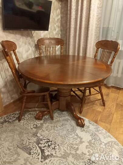 Стол и стулья