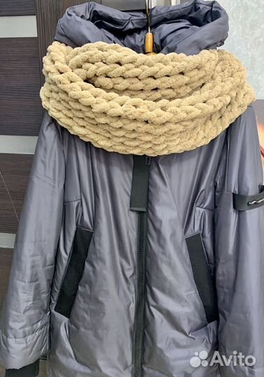 Пледы, шапка и шарф-снуд, сидушки на стулья