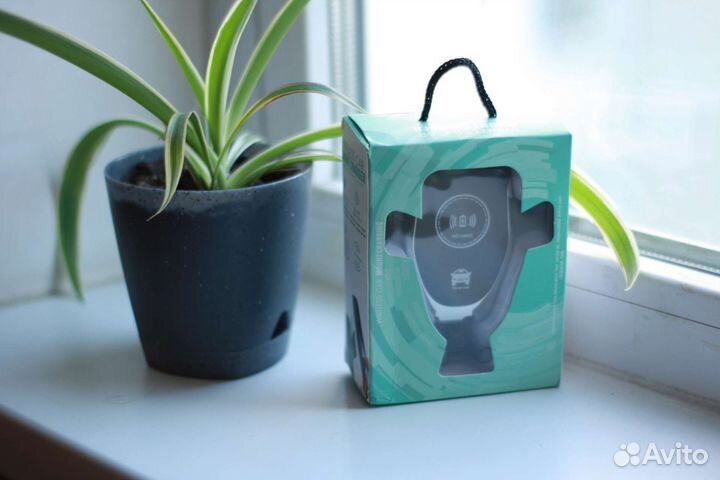 Держатель для телефона с беспроводной зарядкой