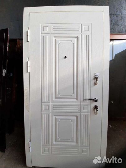 Дверь входная заводская 2001