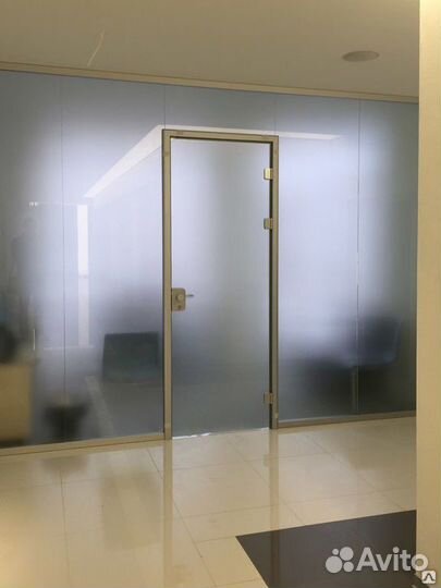 Стеклянные двери и перегородки