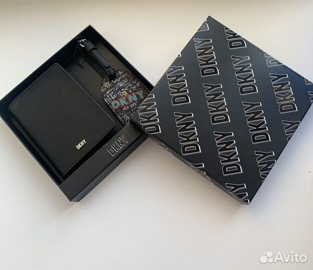 Обложка на паспорт dkny