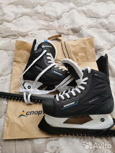 Коньки хоккейные 39 размер