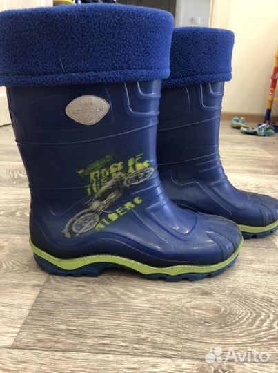 Резиновые сапоги на мальчика