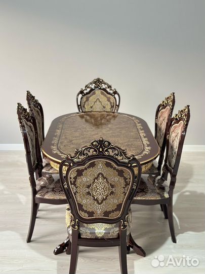 Кухонный стол и стулья