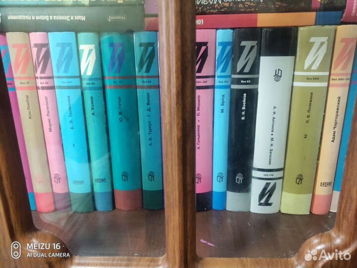 Продам очень много книг
