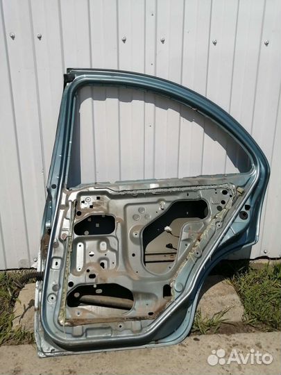 Nissan Almera N16 00- Дверь задняя правая
