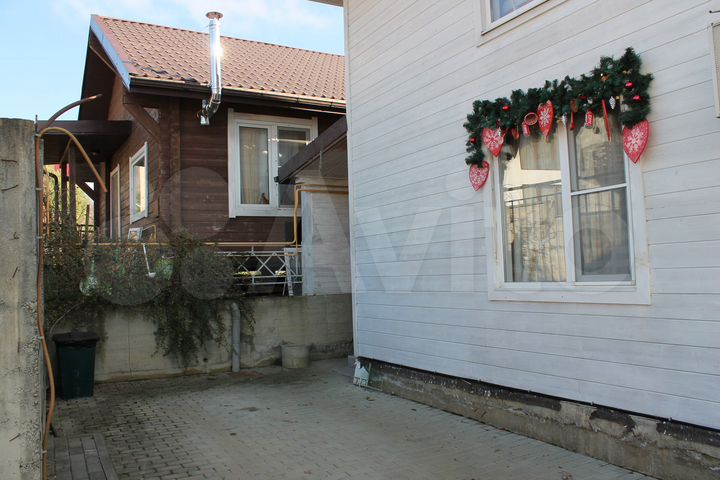 Коттедж 280 м² на участке 8,3 сот.