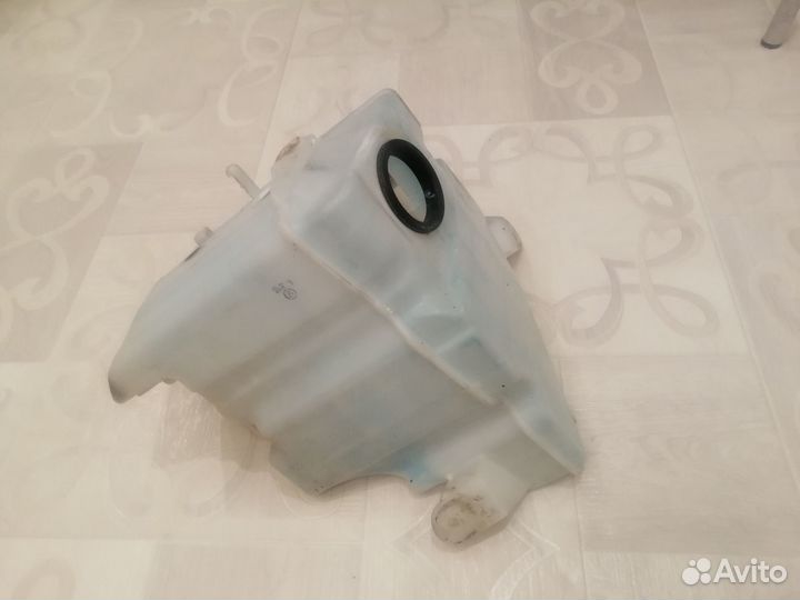 Бачок стеклоомывателя Toyota Hilux Surf 185