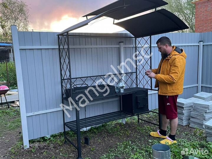 Мангал с крышей