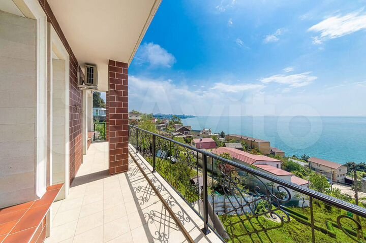 Дом 470 м² на участке 17 сот.