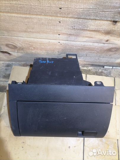 Бардачок Volkswagen Polo Sedan