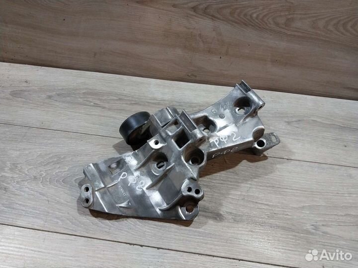 Кронштейн генератора Renault Fluence Megan 3