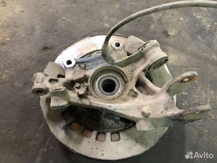 Задний кулак левый Порше Кайен 955 957