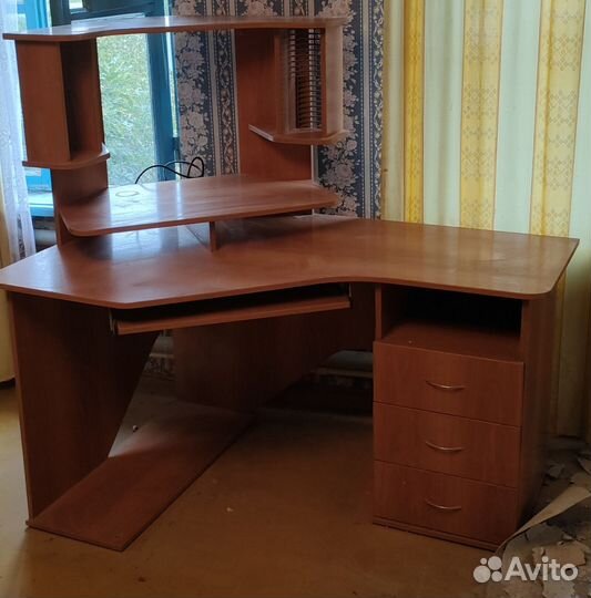 Компьютерный стол