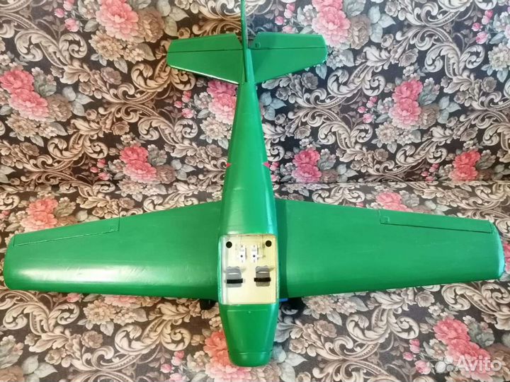 Радиоуправляемый самолет 