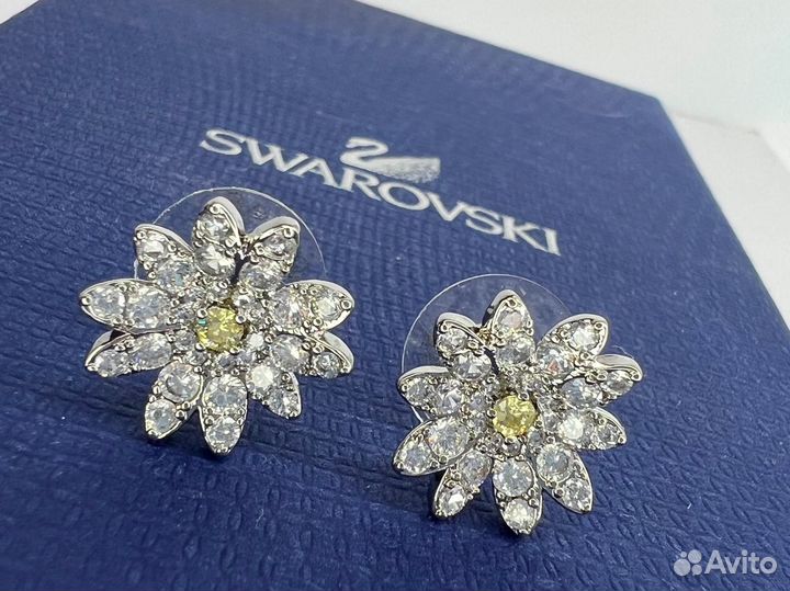 Swarovski серьги ромашки белые пусеты