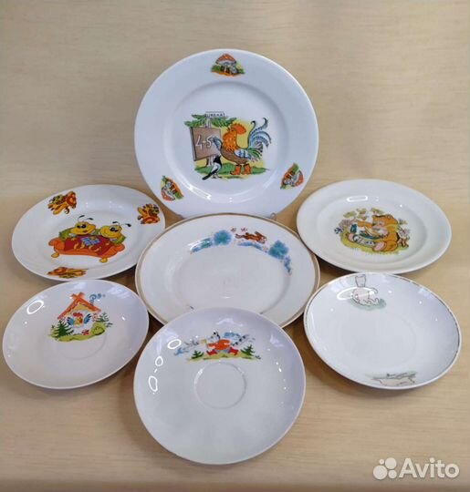 Детские тарелки и блюдца