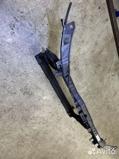 Телевизор (рамка радиатора) Audi A4 B8 8K5 8K2 8K0