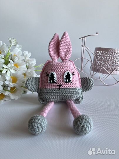 Вязаная игрушка ручной работы Зайка 24 см