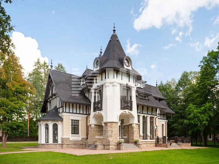 Дом 399 м² на участке 48 сот.