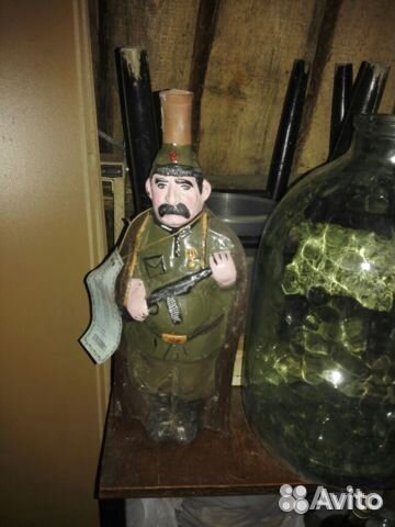 Бутылка из красной глины для вина 