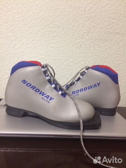 Лыжные ботинки размер 34 новые