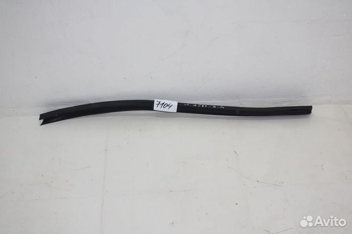 Уплотнитель стекла двери задней правой Nissan Qas