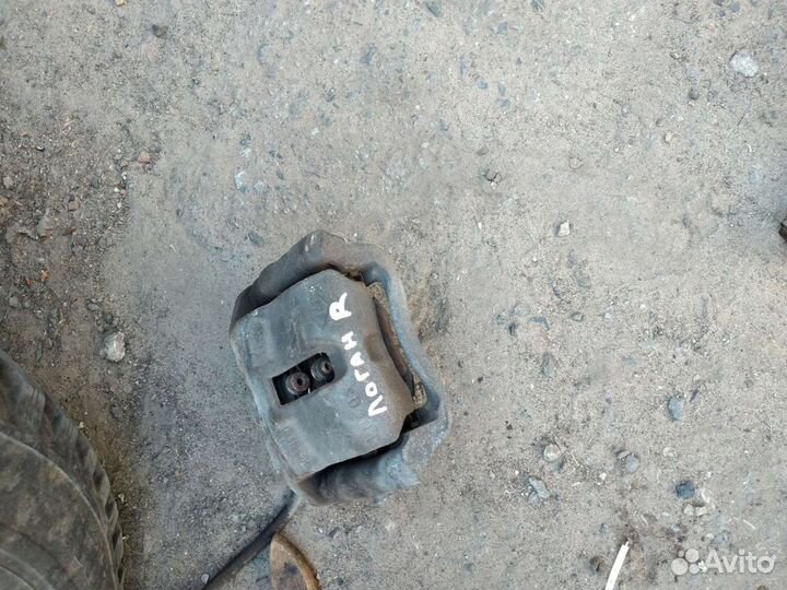 Суппорт правый Renault Logan 1