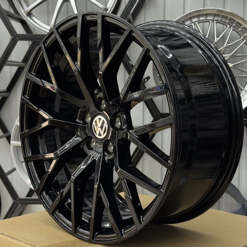 Литые диски Powcan 8×R18 5×100