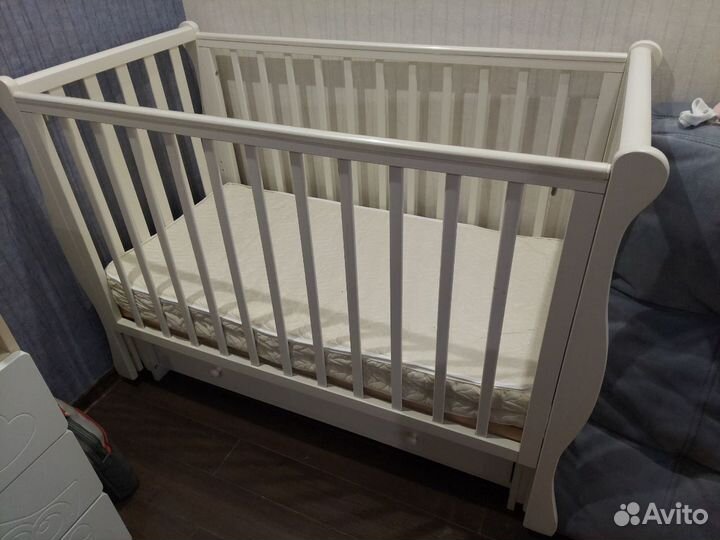 Детская кроватка с продольным маятником+матрас