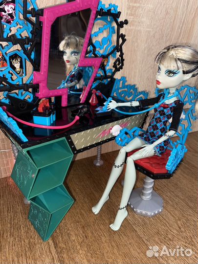 Туалетный столик Френки Штейн Монстер Хай