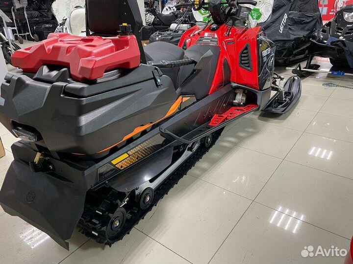 Снегоход Frontier 1000, красный