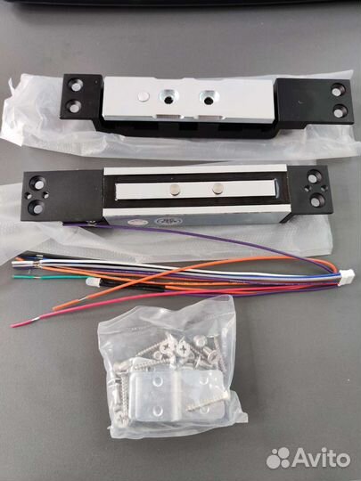 Электромагнитный замок для внутренней установки