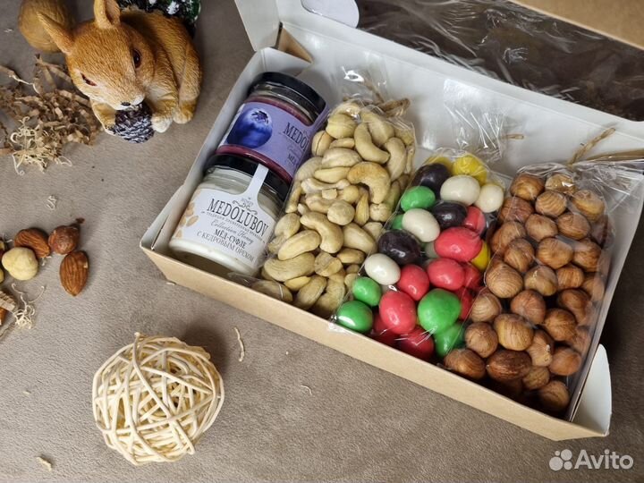Подарочный набор с мёдом и орешкам