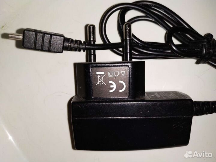 Зарядное устройство ACW003B-05T для блютуз Jabra