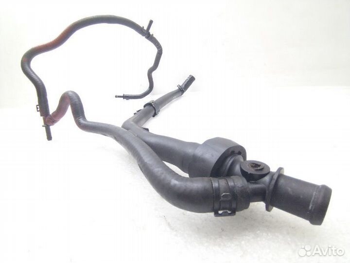 Патрубок системы охлаждения Volkswagen Passat B6