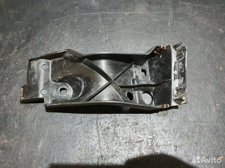 Кронштейн порога левый Audi S8 D3 BSM 2006
