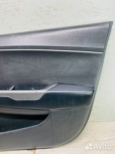 Обшивка двери передняя правая KIA RIO 3 рест 1.4 мт седан