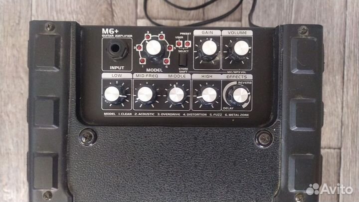 Электрогитара с комплектующим оборудованием